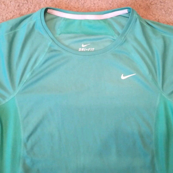 Nike Dri-Fit workout shirt size Small Green - Picture 1 of 8